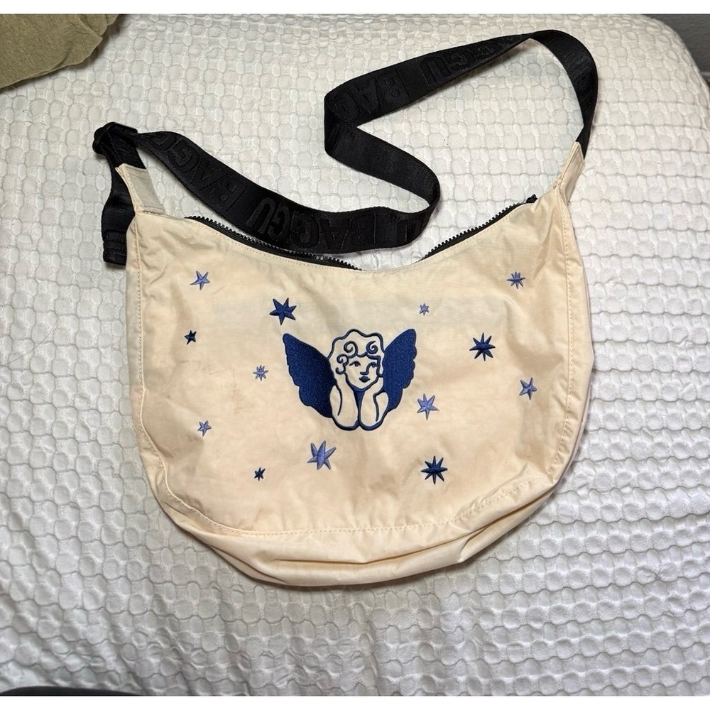 Baggu Crescent Bag – Angel Cherub Print (Beige & Blue)
